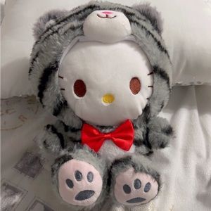 Hello kitty plushie